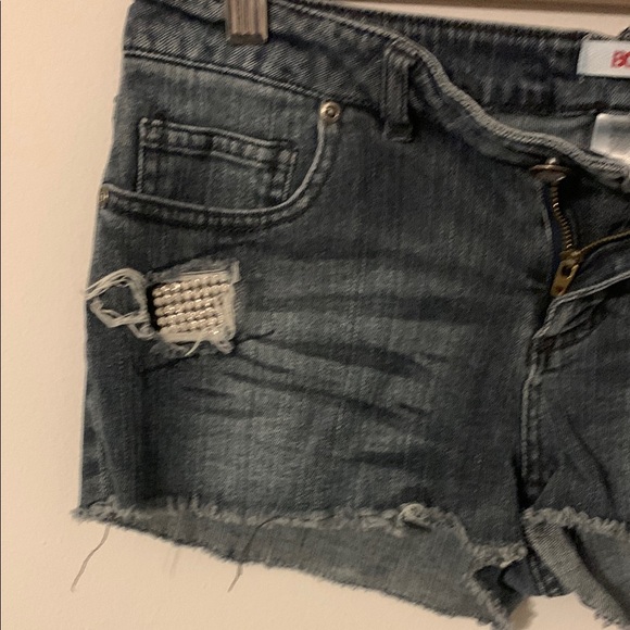 BONGO Blue Distressed Jean Shorts Cut-Off Style - Picture 5 of 10